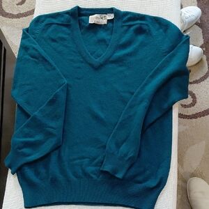 Highland Cashmere V-Neck Sweater
